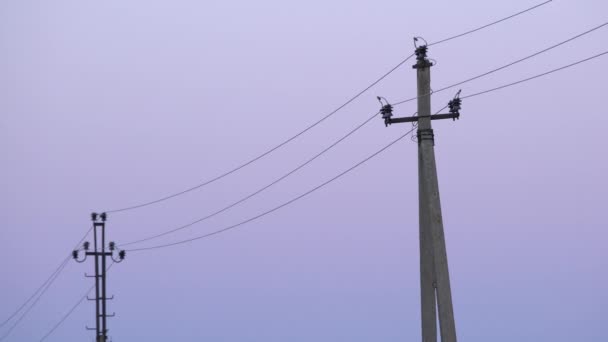 Antiguos Postes Electricidad Hormigón Pueblo Atardecer Postes Teléfono Rústicos Con — Vídeo de stock