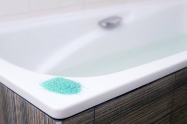 Himalaya banyo tuzu kristallerini kapatın. Spa tedavisi, relaxat