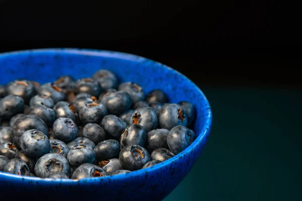 Closeup Ceramic Bowl Full Blueberries Blue Background Ripe Blueberry Plate — Stock Photo, Image