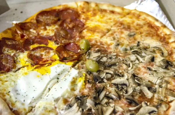 Quattro stagioni pizza yakın çekim