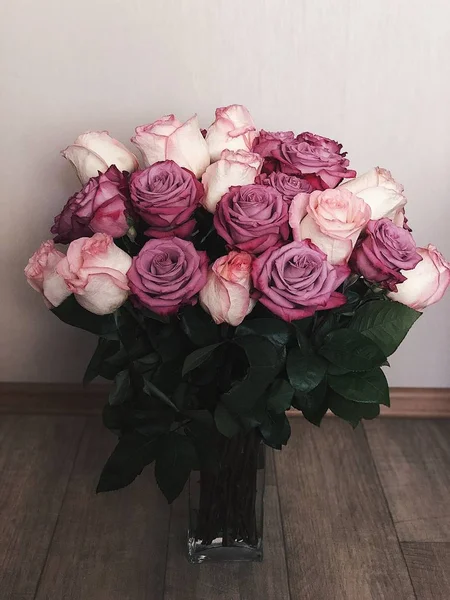 美丽花束玫瑰在柔和的颜色 — 图库照片