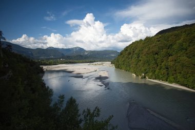 Tagliamento Nehri ve Pinzano Köprüsü çevresinde
