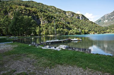 Cavazzo alp Lake görünümü