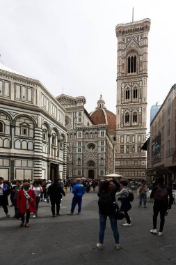 Floransa müzelerinde, katedrallerde ve eski binalarda küçük bir tatil..