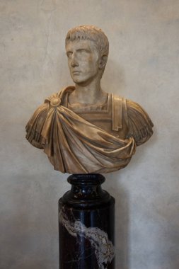 Floransa müzelerinde, katedrallerde ve eski binalarda küçük bir tatil..