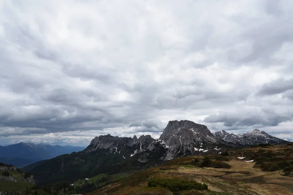 美しい日曜日のハイキング Cima Lanza — ストック写真