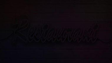 dekorasyon ve duvar arkası için gerçekçi neon yazılı restoran.