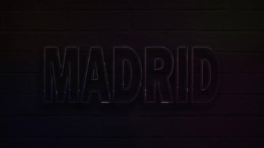 dekorasyon ve duvar arkaplanı için gerçekçi neon yazıIı madrid.