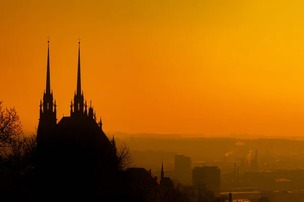 Zobacz Stare Miasto Mgła Wschodzie Słońca Miasta Brno Czechy Katedry — Zdjęcie stockowe