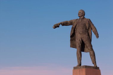Vladimir Ilyich Lenin heykeli, şehir meydanında SSCB 'nin siyasi lideri, Saint-Petersburg, Rusya-7 Nisan 2019.