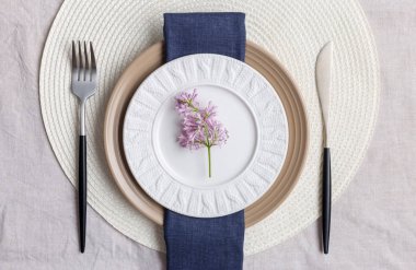 Lila şube ile tablo seti