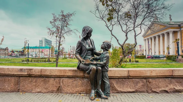 Anne ve çocuk Anıtı. Rusya