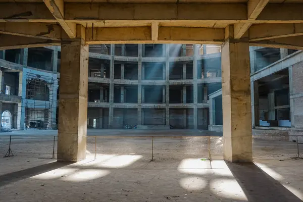 建設中のビルの光を再生します インド — ストック写真