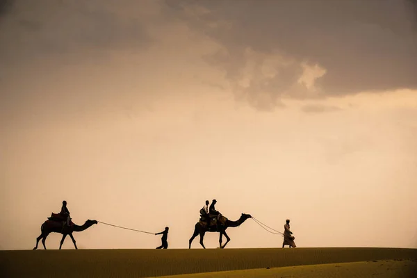 Carovana Nel Deserto Indiano Del Rajasthan — Foto Stock