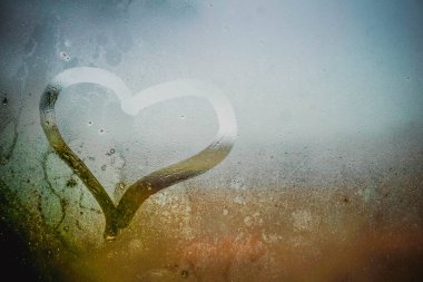 Kalp misted penceresinde