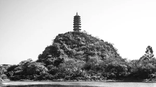 Chińskiej Pagody Wzgórzu Guilin Czarno Białe — Zdjęcie stockowe