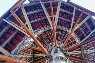 Gözetleme Kulesi için dairesel merdiven. Alt görünümü