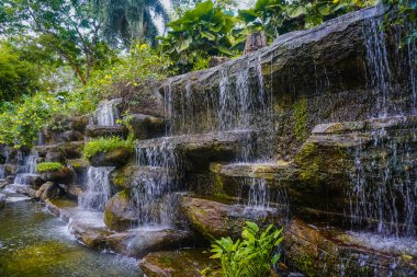 Kuala Lumpur, Malezya güzel parkta küçük bir şelale