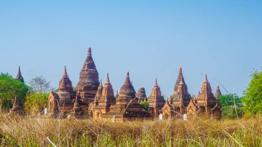 Güzel eski Budist stupas ve pagodadan Bagan, Myanmar