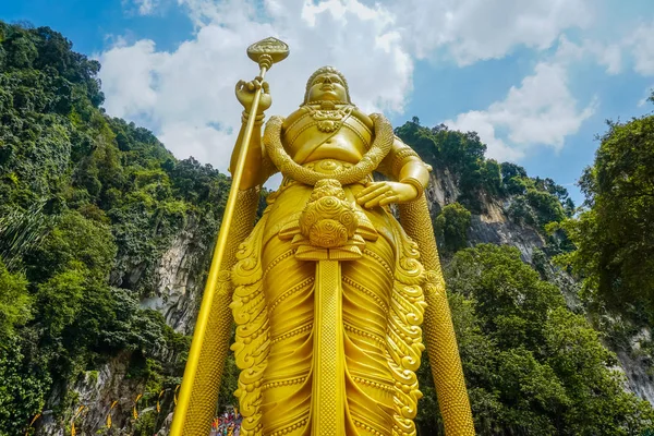 Gouden Standbeeld Van Lord Murugan Bij Ingang Van Grot Batu — Stockfoto