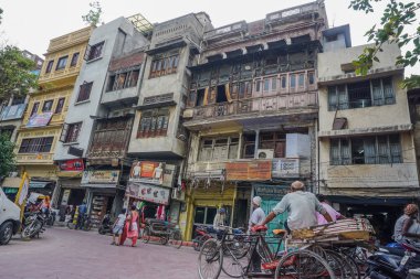 Amritsar, Hindistan - 8 Temmuz 2017: Eski Hint sokak, Mimarlık ve günlük yaşamda Amritsar, Punjab