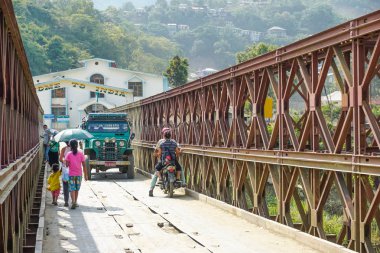 Rihkhawdar, Myanmar - 20 Mayıs 2017: Ticaret yaya sınır Myanmar ve Hindistan Rihkhawdar küçük köy arasında