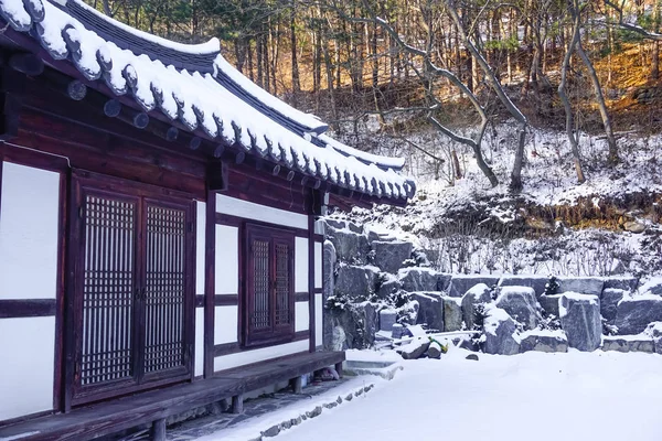 Традиционный Дом Южной Кореи Горах Зимой — стоковое фото