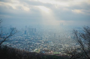 Kış sezonunda Seul gün batımı manzarası. Güney Kore