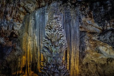 Paradise Cave, Vietnam'ın en büyük mağaralarından biri