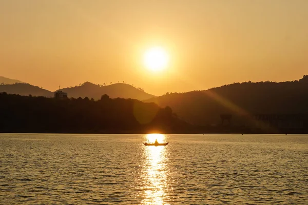 Puesta Sol Sobre Lago Provincia Gia Lai Vietnam —  Fotos de Stock