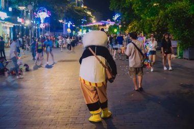 Ho Chi Minh Şehri, Vietnam - 4 Mart 2018: Ho Chi Minh şehrinin merkezinde gece sokakları ve gece hayatı