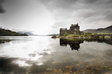 Eilean Donan Kalesi sırasında bir sıcak yaz günü - Dornie, İskoçya - Amerika Birleşik Devletleri