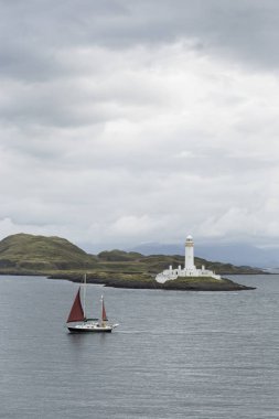 Bulutlu gün Eilean Musdile deniz feneri