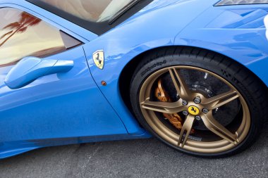 Monaco 8,2,2014, Ferrari casino önünde Monte Carlo'da 2 Ağustos 2014 üzerinde park etmiş. Monaco'nın iklim ve kumar imkanları için özellikle zengin ve ünlü eğlence merkezi yapmış.