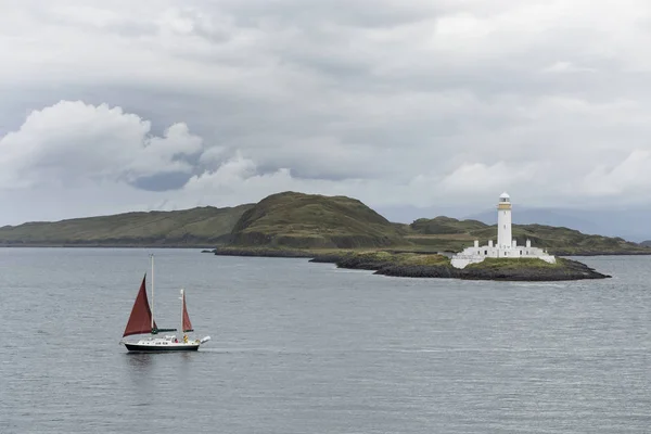 Bulutlu gün Eilean Musdile deniz feneri