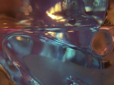 Farklı şekillerin ve çoklu renklerin soyut resmi