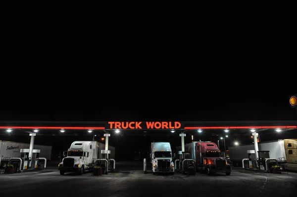 Truck World Posto Gasolina Noite Estados Unidos Fotografia De Stock