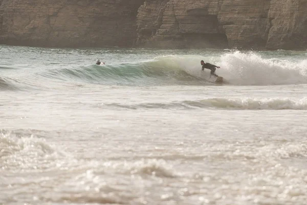 Surfists Wybrzeżu Algarve Portugalia Luty 2019 — Zdjęcie stockowe