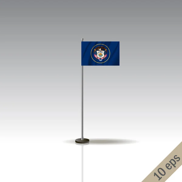 Modelo de bandeira vetorial ALASKA. Acenando bandeira ALASKA em um pólo metálico, isolado em um fundo cinza . —  Vetores de Stock