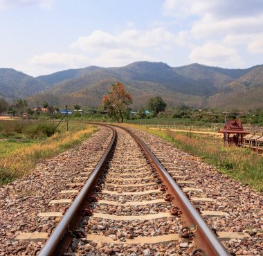 Demiryolu parça dağlar ve kırsal