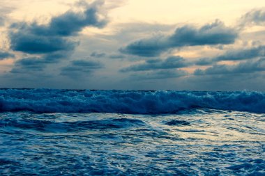 Hint Okyanusu dalgaları