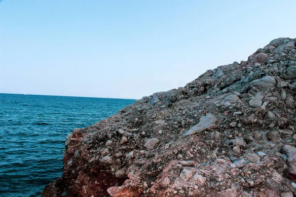Красивое Скалистое Побережье Средиземного Моря Голубой Водой — стоковое фото