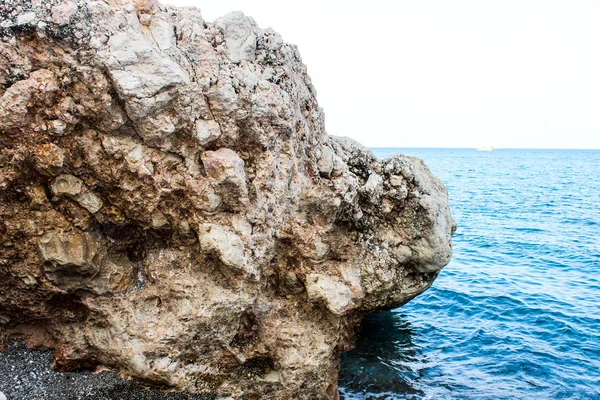 Hermosa Costa Rocosa Del Mar Mediterráneo Con Agua Azul —  Fotos de Stock