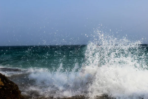 Waves Beating Shore Foam — Stock Photo, Image