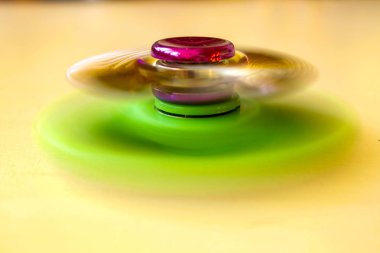 Kırmızı ve yeşil spinner döndürme