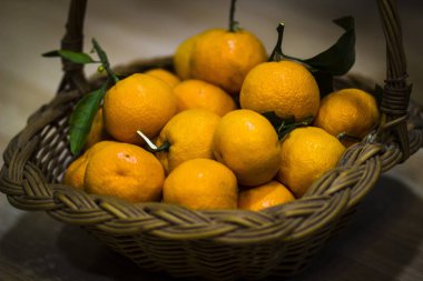 Küçük yuvarlak olgun Portakal Mandalina