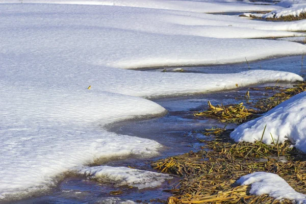 Biały Śnieg Małe Rzeki Rosji Zimie — Zdjęcie stockowe