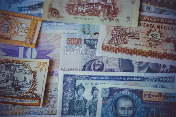 Das Papier Stellt Eine Vielzahl Asiatischen Und Lateinamerikanischen Geldes Fest — Stockfoto