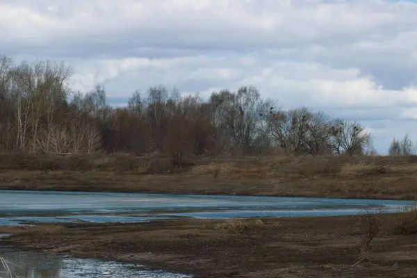 Derretendo Gelo Pequeno Lago Primavera Rússia — Fotografia de Stock