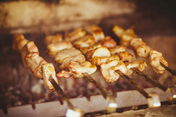 Carne Grelhada Espetos Grelha Para Churrasco Férias — Fotografia de Stock